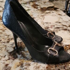 GUCCI PYTHON Elegant Black Peep-Toe Heels